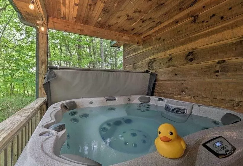 Private Cabin On 2 Acres: Hot Tub, 10 Mi To Boone!
