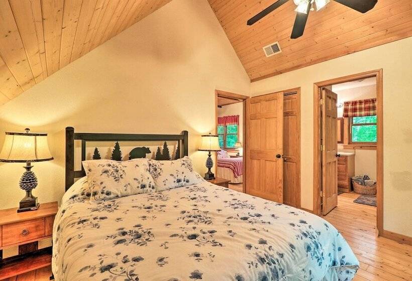Private Cabin On 2 Acres: Hot Tub, 10 Mi To Boone!