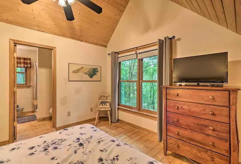 Private Cabin On 2 Acres: Hot Tub, 10 Mi To Boone!