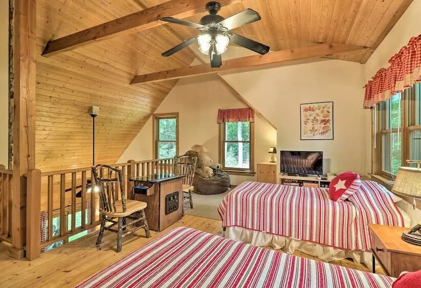 Private Cabin On 2 Acres: Hot Tub, 10 Mi To Boone!