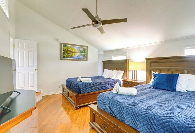 Alluring Largo Hideaway ~ 4 Miles To Beaches!