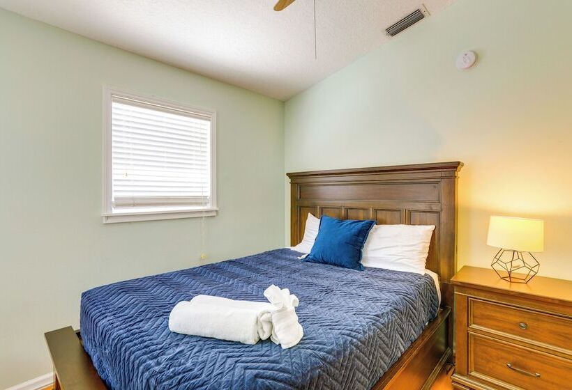 Alluring Largo Hideaway ~ 4 Miles To Beaches!