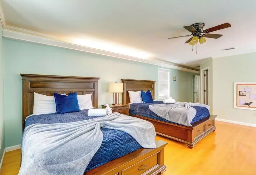 Alluring Largo Hideaway ~ 4 Miles To Beaches!