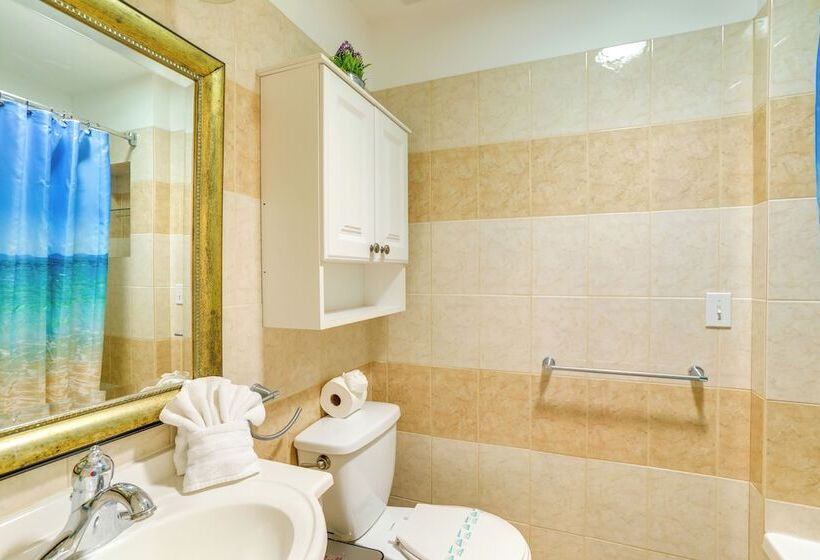 Alluring Largo Hideaway ~ 4 Miles To Beaches!