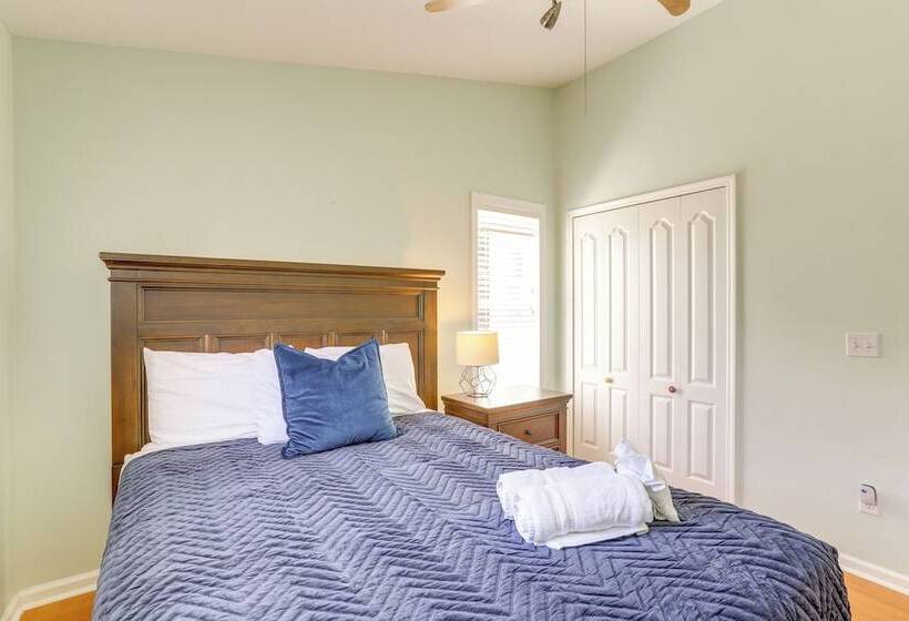 Alluring Largo Hideaway ~ 4 Miles To Beaches!