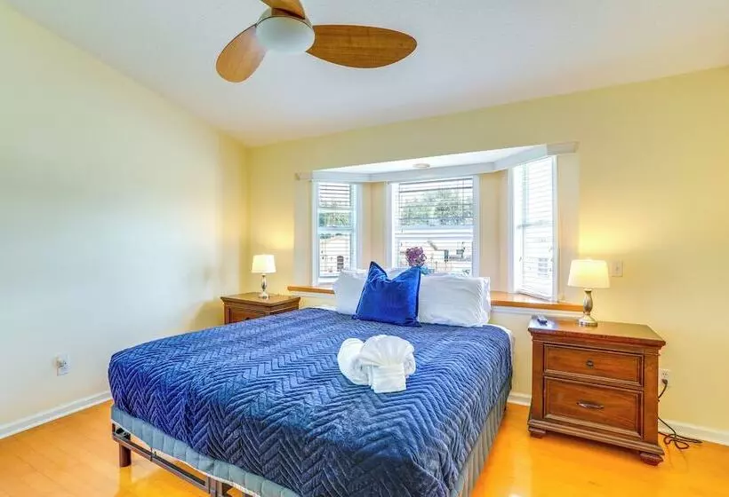 Alluring Largo Hideaway ~ 4 Miles To Beaches!