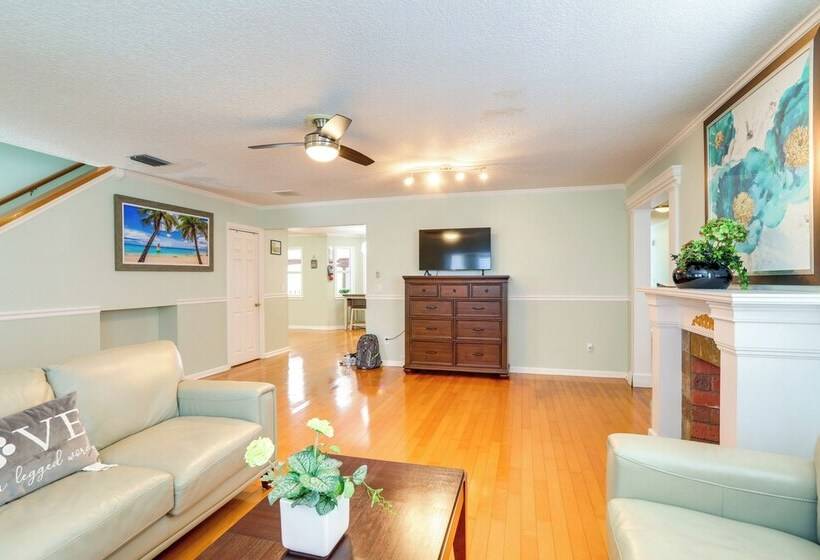 Alluring Largo Hideaway ~ 4 Miles To Beaches!