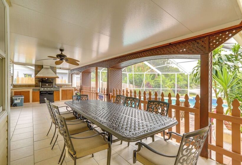 Alluring Largo Hideaway ~ 4 Miles To Beaches!