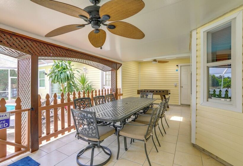 Alluring Largo Hideaway ~ 4 Miles To Beaches!