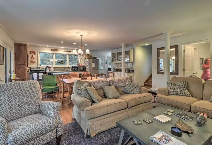 Arcade Cove    Lake Martin Home W/ Private Dock!