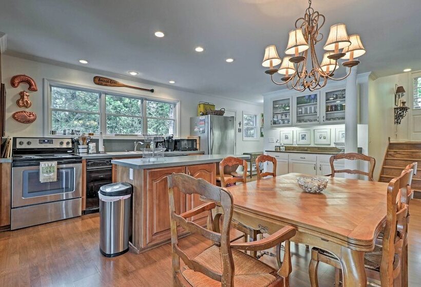 Arcade Cove    Lake Martin Home W/ Private Dock!