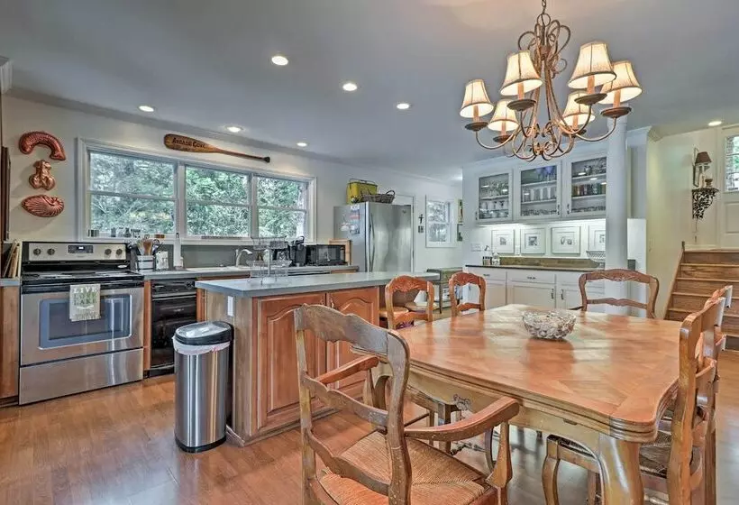 Arcade Cove    Lake Martin Home W/ Private Dock!