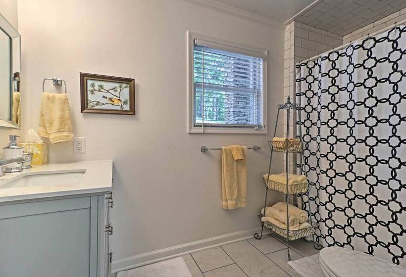 Arcade Cove    Lake Martin Home W/ Private Dock!