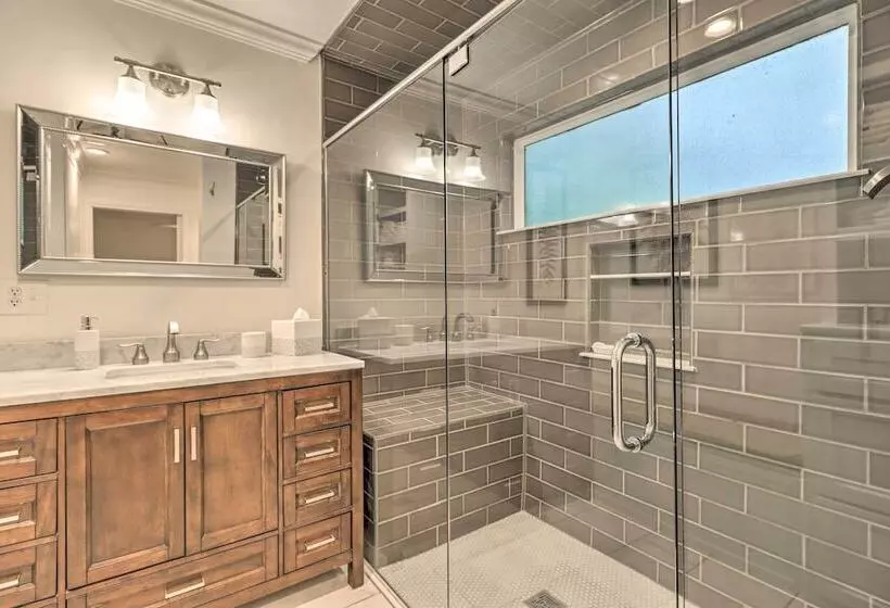 Arcade Cove    Lake Martin Home W/ Private Dock!