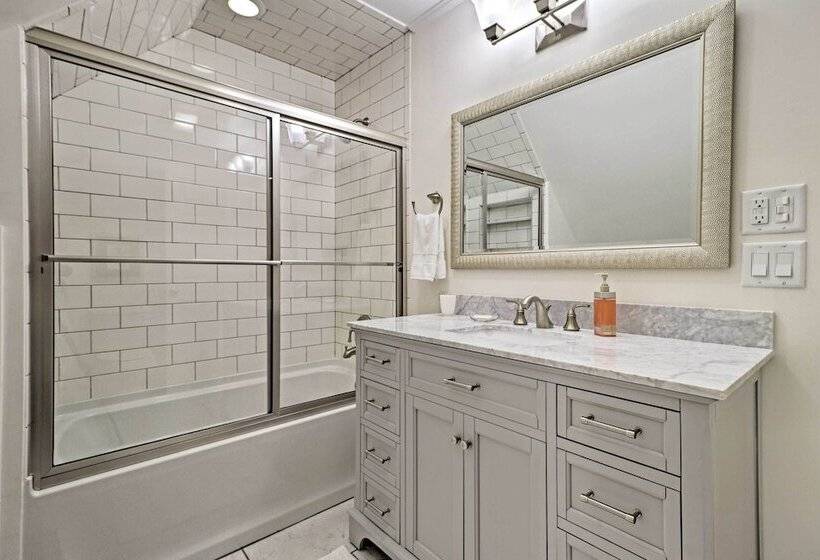 Arcade Cove    Lake Martin Home W/ Private Dock!