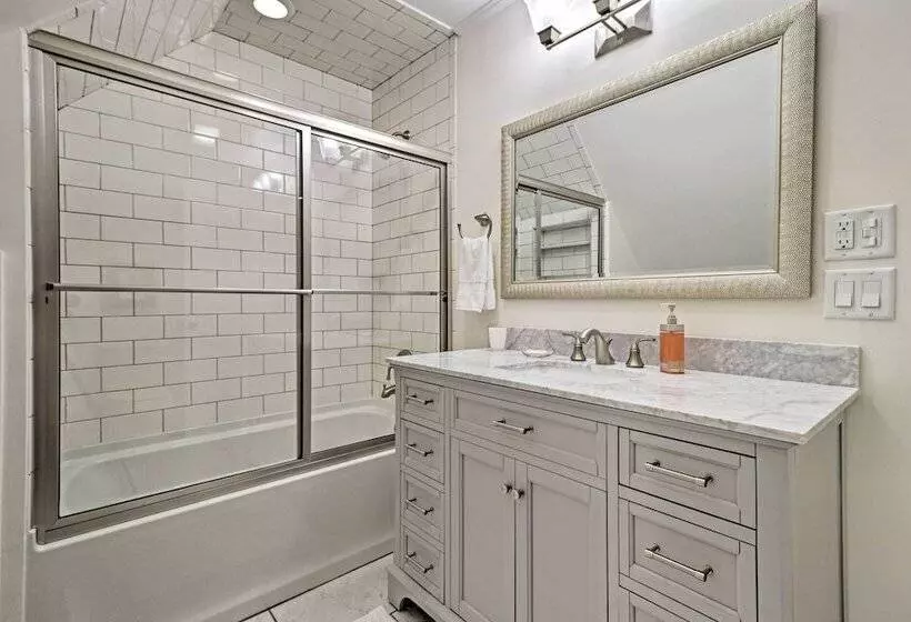 Arcade Cove    Lake Martin Home W/ Private Dock!