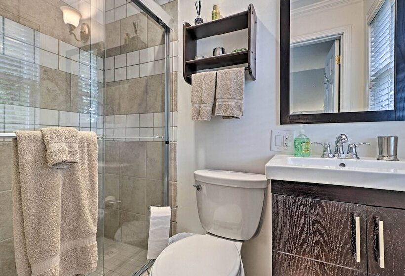 Arcade Cove    Lake Martin Home W/ Private Dock!