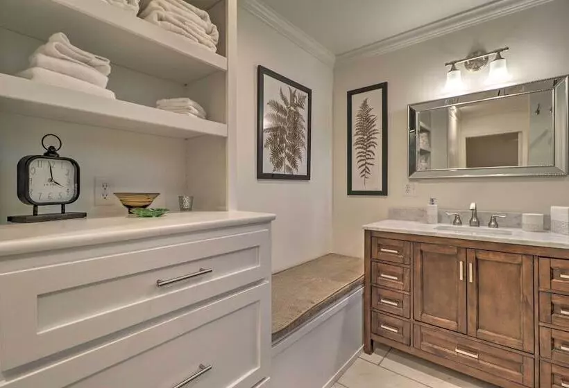 Arcade Cove    Lake Martin Home W/ Private Dock!