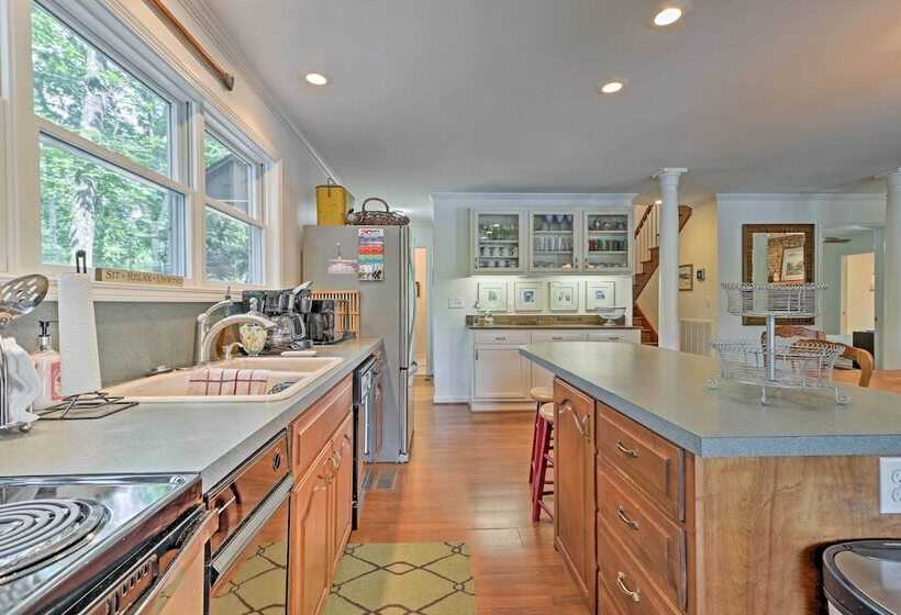 Arcade Cove    Lake Martin Home W/ Private Dock!