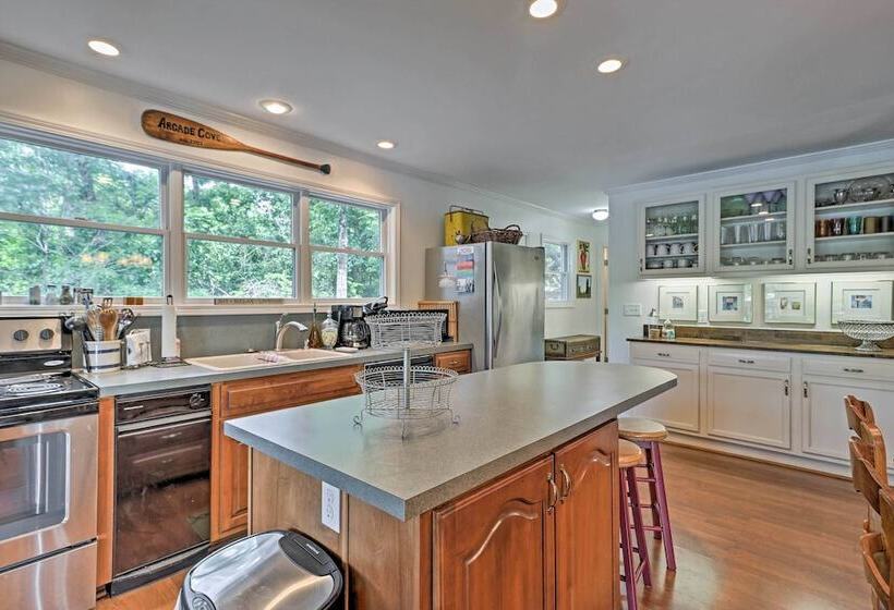 Arcade Cove    Lake Martin Home W/ Private Dock!