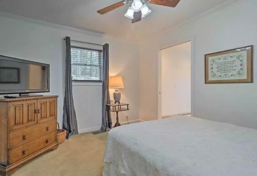 Arcade Cove    Lake Martin Home W/ Private Dock!