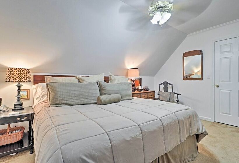 Arcade Cove    Lake Martin Home W/ Private Dock!