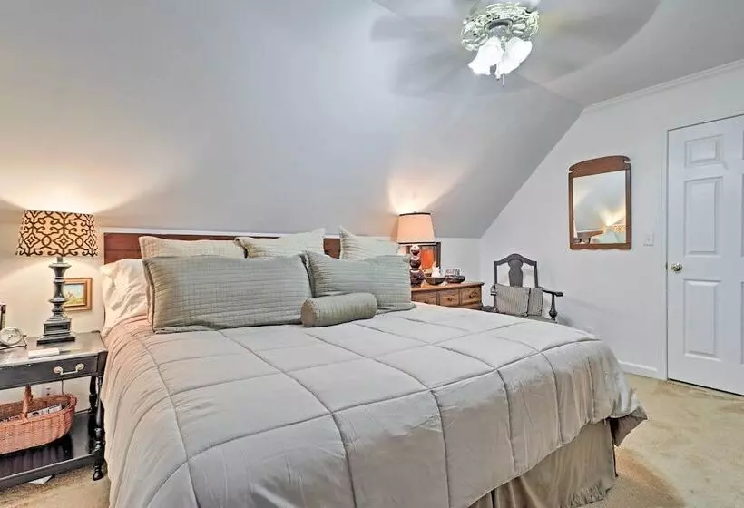 Arcade Cove    Lake Martin Home W/ Private Dock!