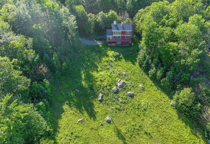 Architect Designed Franconia Home: Hot Tub & Views