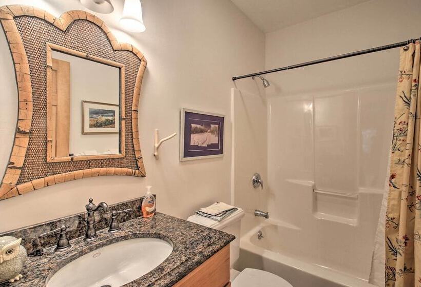 Architect Designed Franconia Home: Hot Tub & Views