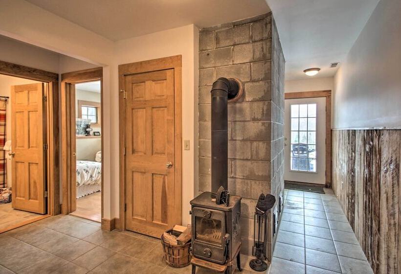 Architect Designed Franconia Home: Hot Tub & Views