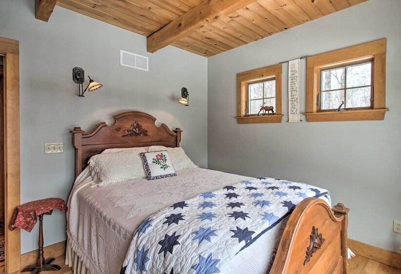 Architect Designed Franconia Home: Hot Tub & Views