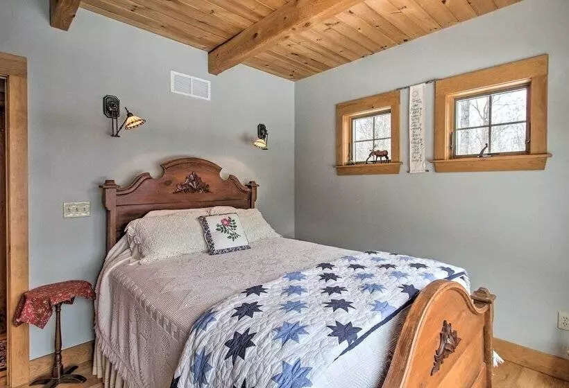 Architect Designed Franconia Home: Hot Tub & Views