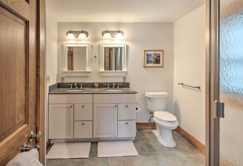 Architect Designed Franconia Home: Hot Tub & Views