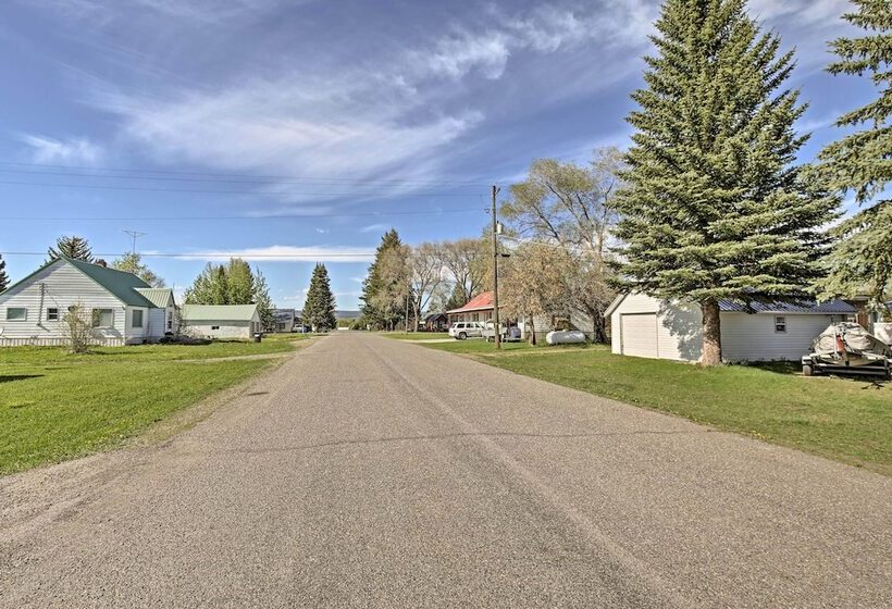 Ashton Escape W/ Yard: 56 Mi To West Yellowstone!