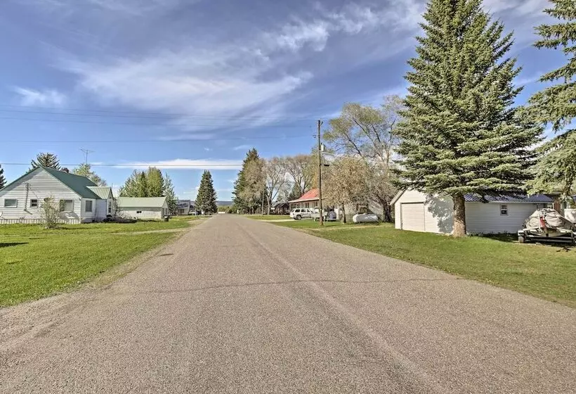 Ashton Escape W/ Yard: 56 Mi To West Yellowstone!