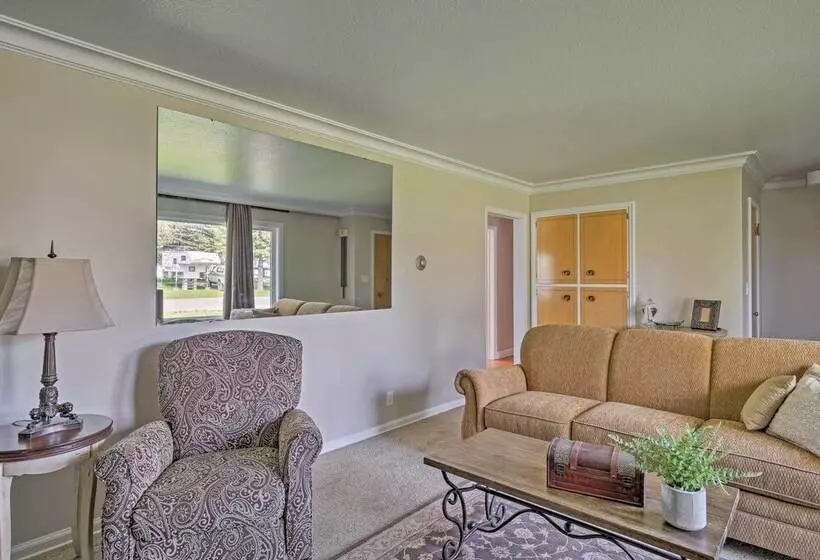 Ashton Escape W/ Yard: 56 Mi To West Yellowstone!