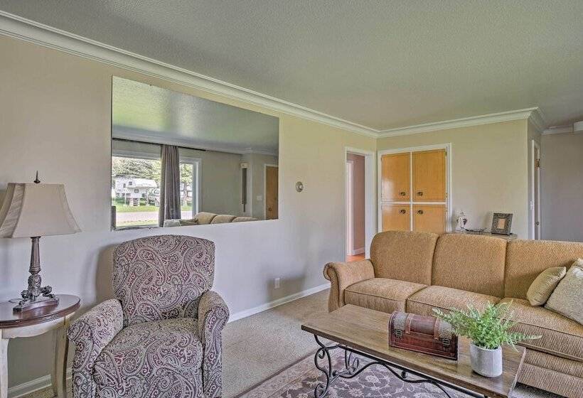 Ashton Escape W/ Yard: 56 Mi To West Yellowstone!