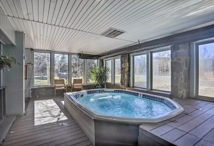 Resort Perks & Mtn Views: Breckenridge Cabin!