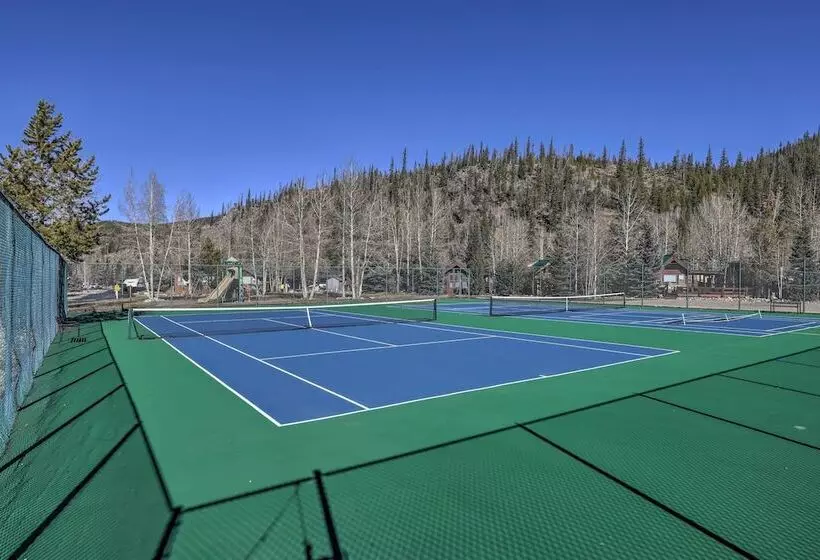 Resort Perks & Mtn Views: Breckenridge Cabin!