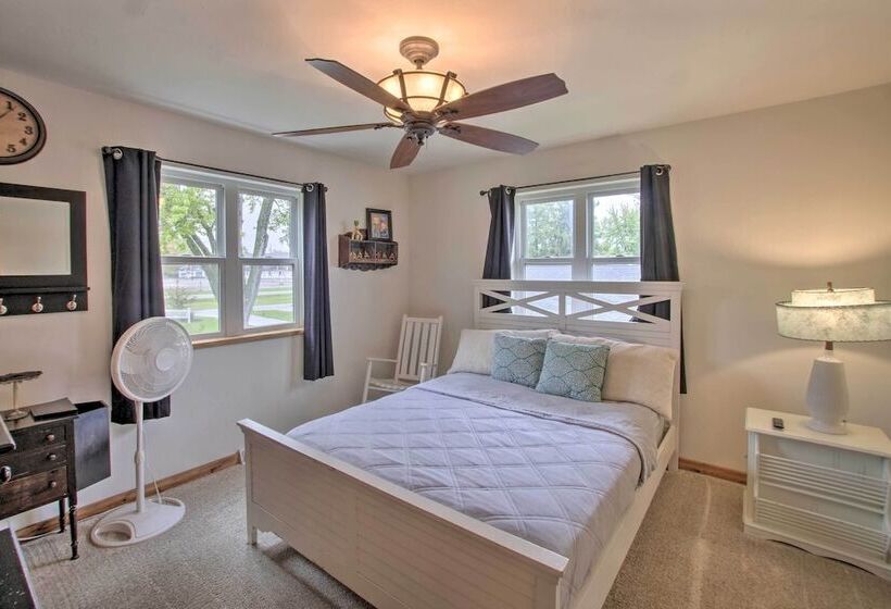 Bright Shawano Lake Oasis   Walk To Boat Launch!