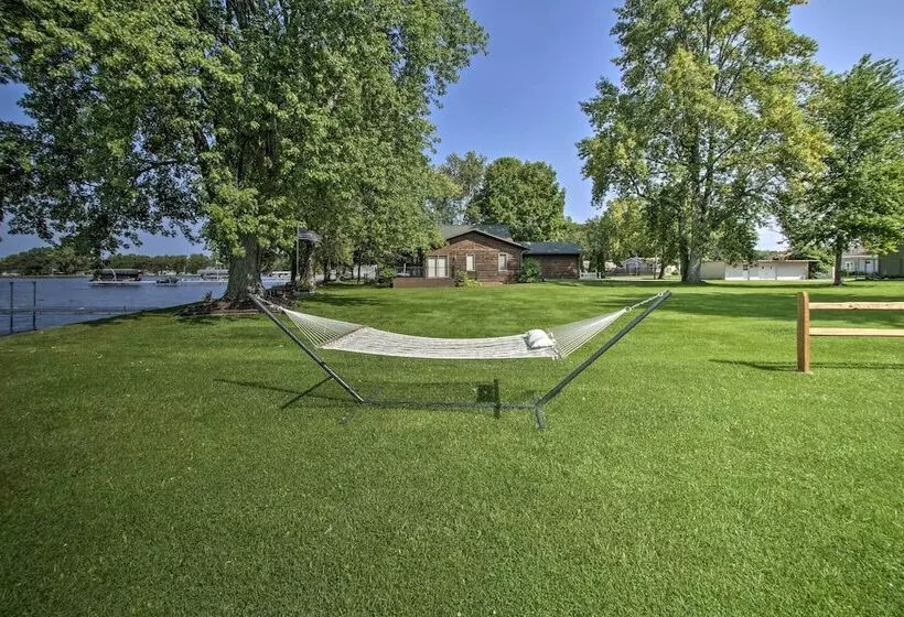 Bright Shawano Lake Oasis   Walk To Boat Launch!