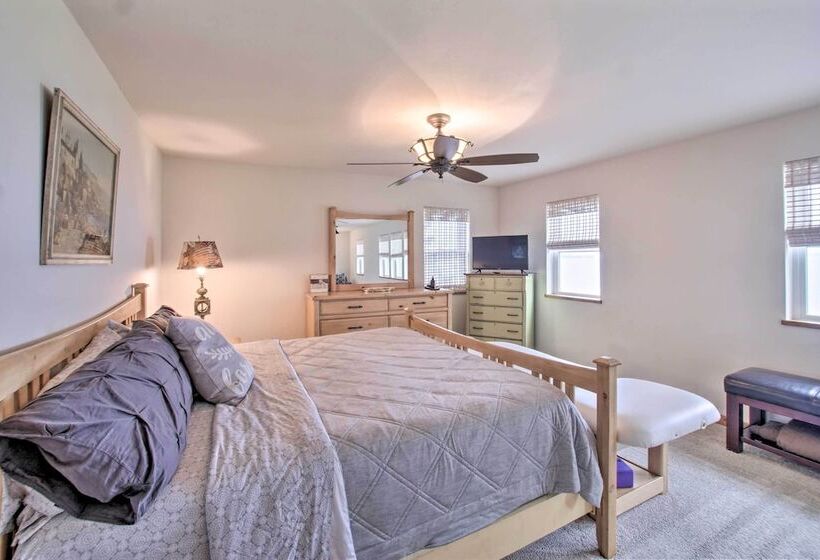 Bright Shawano Lake Oasis   Walk To Boat Launch!