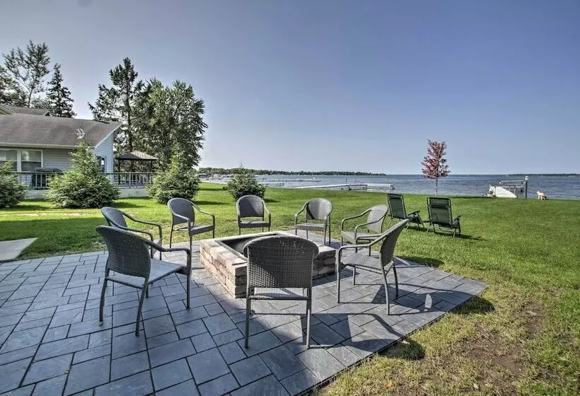 Bright Shawano Lake Oasis   Walk To Boat Launch!