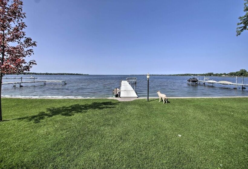 Bright Shawano Lake Oasis   Walk To Boat Launch!