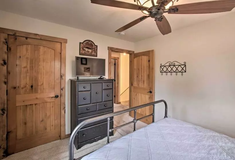 Bright Shawano Lake Oasis   Walk To Boat Launch!