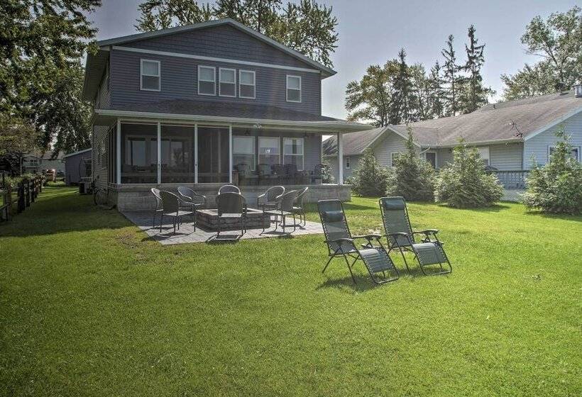 Bright Shawano Lake Oasis   Walk To Boat Launch!