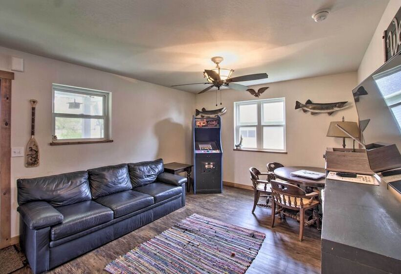 Bright Shawano Lake Oasis   Walk To Boat Launch!