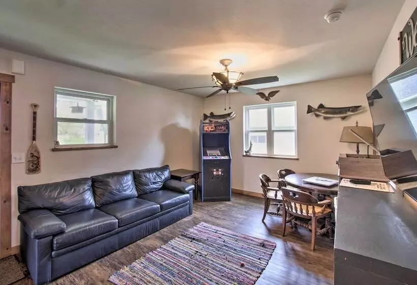 Bright Shawano Lake Oasis   Walk To Boat Launch!