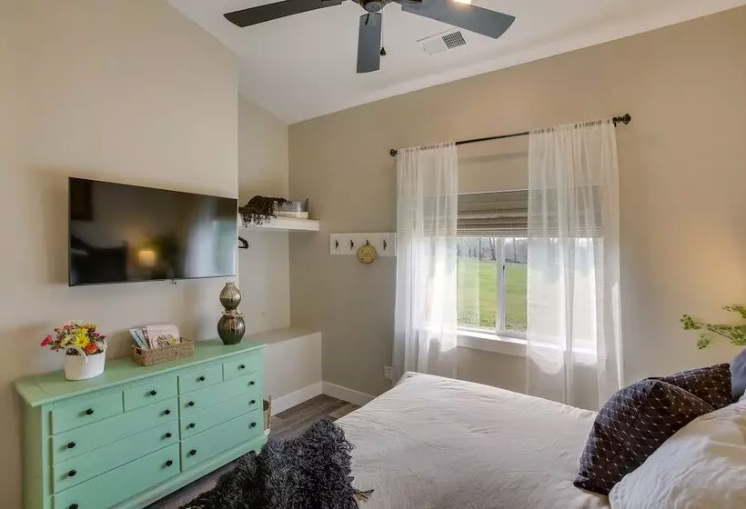 Byrdstown Home Near Dale Hollow Lake!