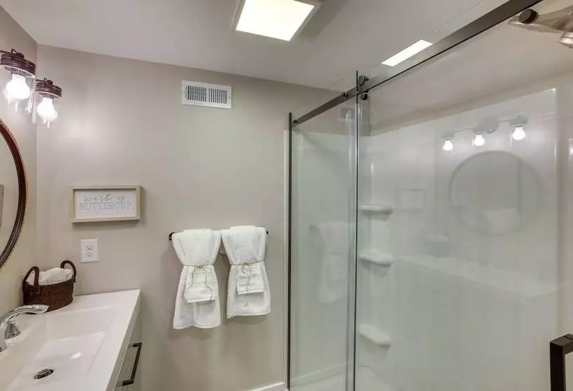 Byrdstown Home Near Dale Hollow Lake!